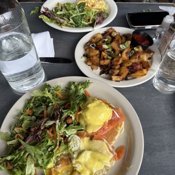 Jackson's Eatery | Bar - Bars Near Me - Long Island City, New York