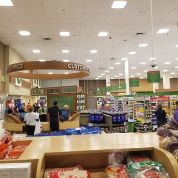 Publix Super Markets - people shopping in a grocery store - Grocery Near Me - Miami, Florida Publix Super Markets - people shopping in a grocery store - Grocery Near Me - Miami, Florida