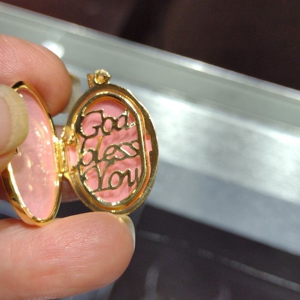 Magic Jewelers - Locked - Jewelry Near Me - Aventura, Florida Magic Jewelers - Locked - Jewelry Near Me - Aventura, Florida