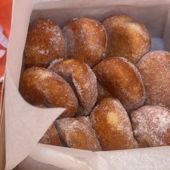 Leonard's Bakery - Malasadas - Bakeries Near Me - Honolulu, Hawaii