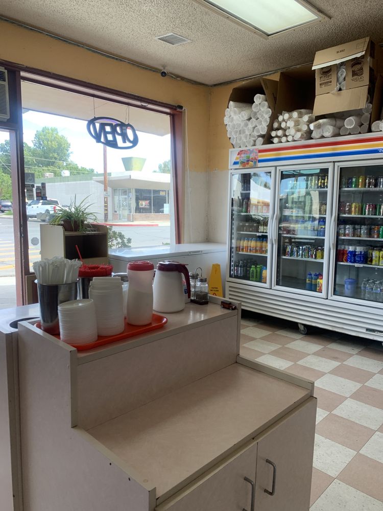 Dos Palos Donuts Logo