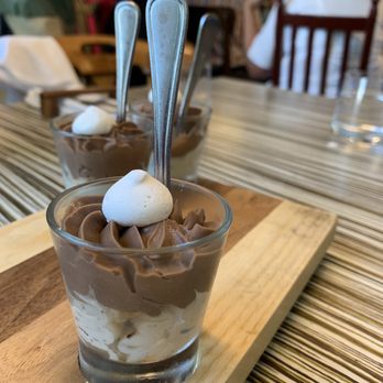 Le Vivoir - a dessert with chocolate and marshmallows - French Near Me - Quebec City, Quebec