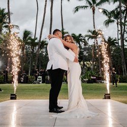 Lanikuhonua - Bride and groom's first dance at Lanikuhona - Wedding Photography by HNL Studios www.hnlstudios.com