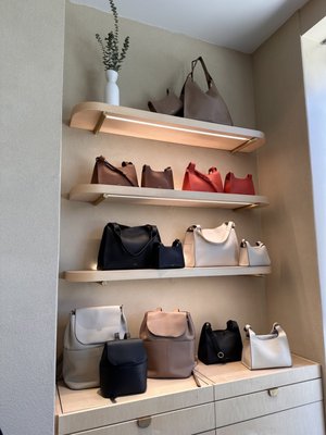 Cuyana by null