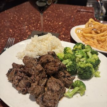 110 Grill - Steak tips with jasmine rice and broccoli - New American Near Me - Marlborough, Massachusetts