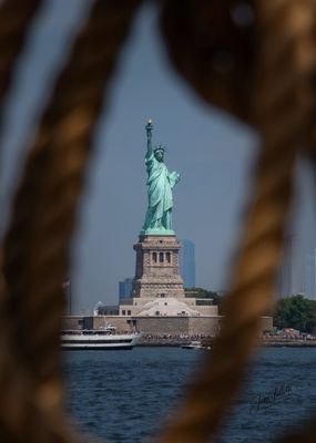 Statue of Liberty by null