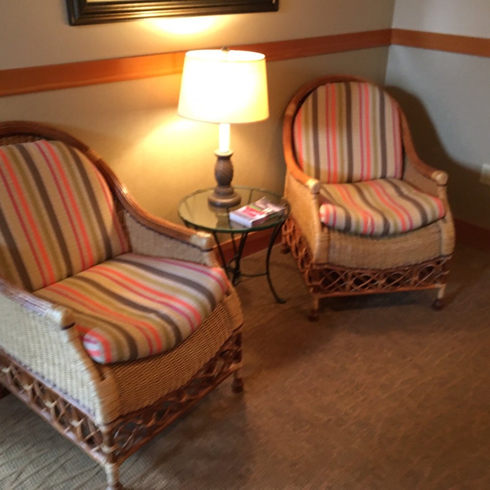 The Ocean Lodge - Inviting beautiful striped chairs, many other cozy lounge areas. - Hotels Near Me - Cannon Beach, Oregon The Ocean Lodge - Inviting beautiful striped chairs, many other cozy lounge areas. - Hotels Near Me - Cannon Beach, Oregon