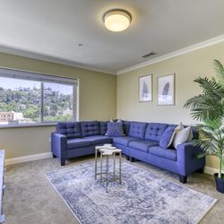Hollywood Hills Senior Living - Living room