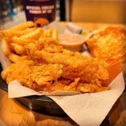 Raising Cane's Chicken Fingers - You don't care what poison you choose, what person you lose Three Finger Combo w/ BOB Toast from #RaisingCanes