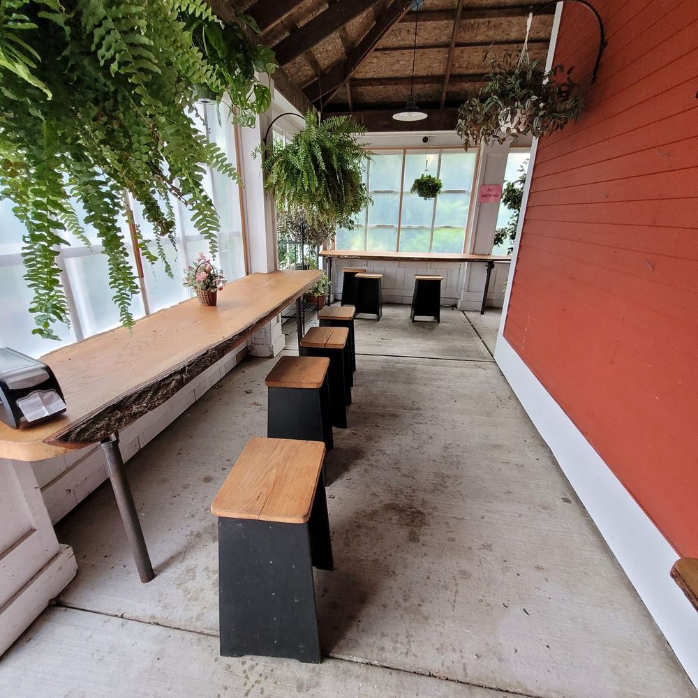 Canton Creamery - Outdoor seating - Ice Cream & Frozen Yogurt Near Me - Canton, Connecticut Canton Creamery - Outdoor seating - Ice Cream & Frozen Yogurt Near Me - Canton, Connecticut