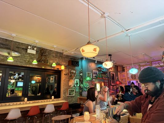 Consignment Lounge by null