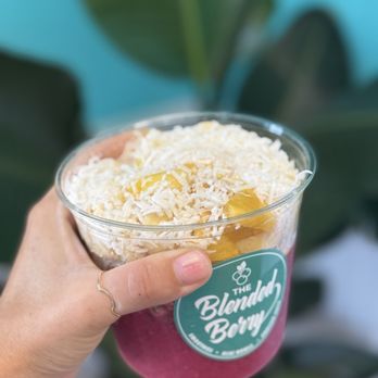 The Blended Berry - Magic dragon pitaya bowl - Juice Bars & Smoothies Near Me - Buzzards Bay, Massachusetts