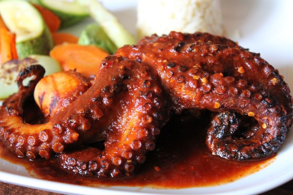 El 7 Mares Bar & Grill