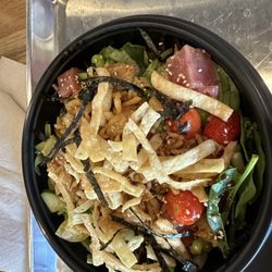 14 Mill Market - Sesame crunch with tuna and Asian salad.
