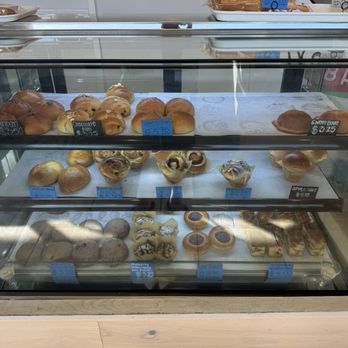 Dell's Kitchen and Bakery - Ooooo.... - Asian Fusion Near Me - Honolulu, Hawaii