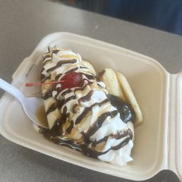 Brown and gold sundae