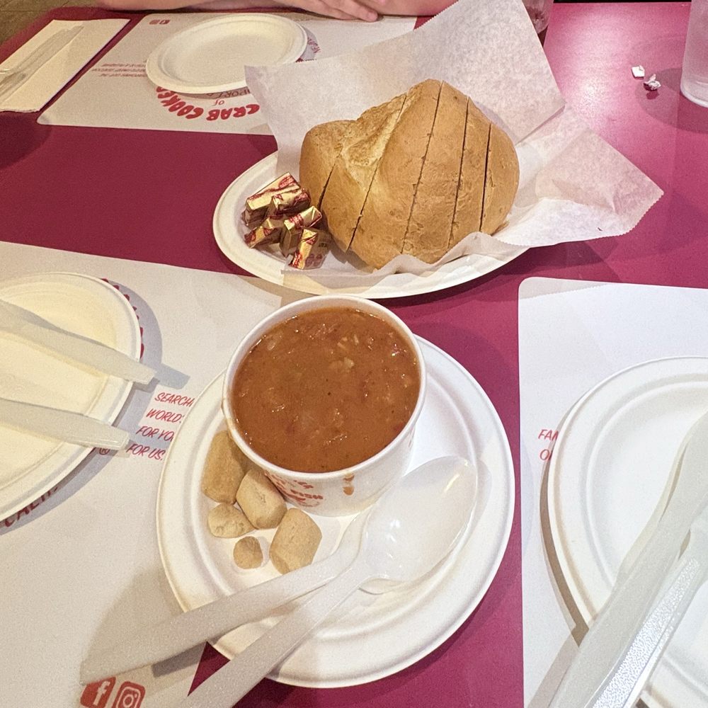The Crab Cooker - Manhattan clam chowder and bread - Seafood Near Me - Tustin, California The Crab Cooker - Manhattan clam chowder and bread - Seafood Near Me - Tustin, California