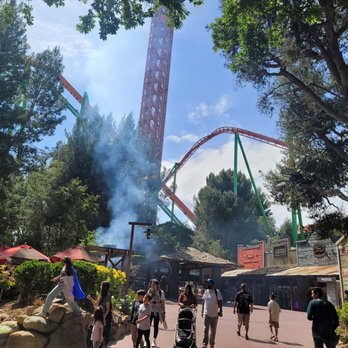Six Flags Magic Mountain - Amusement Parks Near Me - Valencia, California Six Flags Magic Mountain - Amusement Parks Near Me - Valencia, California