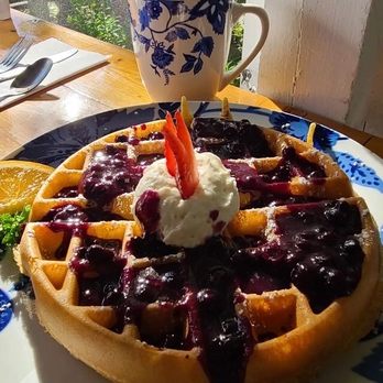 Cove Cafe - Waffle with blueberries - American Near Me - Ogunquit, Maine