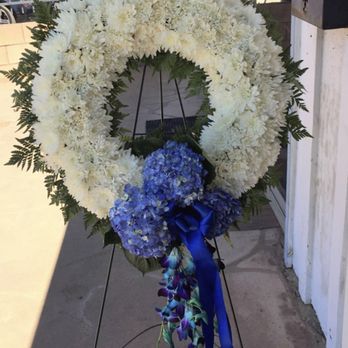 Sarahpetals - 32" wreath white mums and carnations with blue hydrangeas and orchids. - Wedding Planning Near Me Sarahpetals - 32" wreath white mums and carnations with blue hydrangeas and orchids. - Wedding Planning Near Me