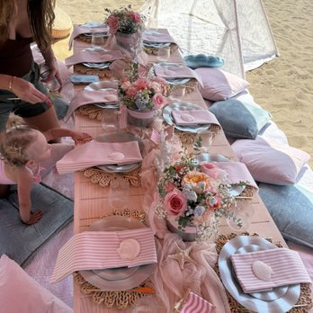 Picnic Makers - Beautiful beach picnic setup! - Party Equipment Rentals Near Me - Los Angeles, California Picnic Makers - Beautiful beach picnic setup! - Party Equipment Rentals Near Me - Los Angeles, California
