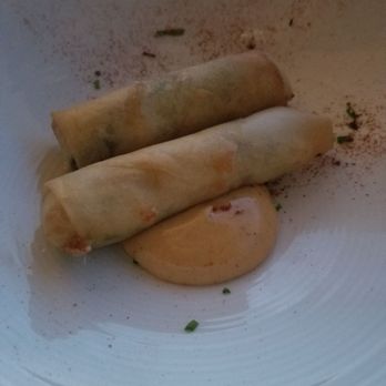 Sakura Sunset - Spring rolls were not cook thoroughly...the wrapper was still uncooked...there was no crunch in the bite - Nikkei Near Me - Cancún, ROO