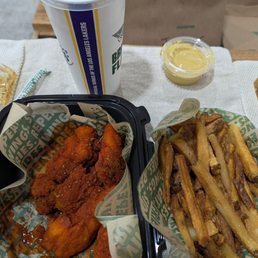Tender combo with Cajun sauce