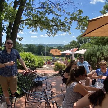 Defiance Ridge Vineyards - Wineries Near Me - Defiance, Missouri