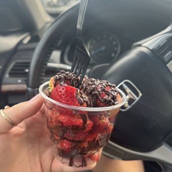 Chocolate Bash - Strawberry bash cup dark chocolate - Coffee & Tea Near Me - San Jose, California