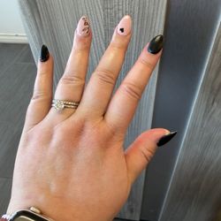 Red Rock Nails - Matte black with pink detailing