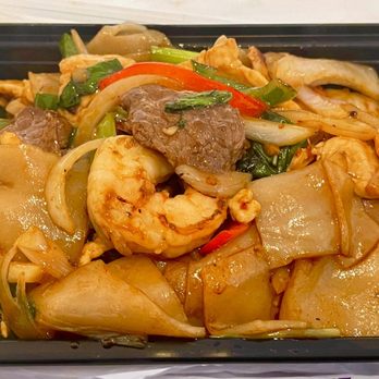 Asian Joint - Thai Chinese Cuisine - The DELICIOUSNESS of Drunken Noodle Box the spice is lovely - Chinese Near Me - Fairfax, Virginia