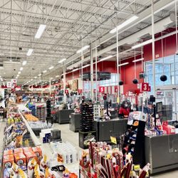 Canadian Tire - Canadian Tire - Checkout stations