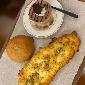 Chateau De Chantilly Cafe - Bakeries Near Me - Chantilly, Virginia