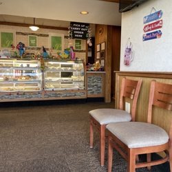 Perkins Restaurant & Bakery - Lobby and fresh baked goodies