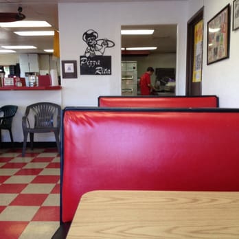 Pizza Rita - Dining area - Pizza Near Me - Spokane, Washington