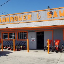 Al's Kubota Tractor Lawnmower & Saw - Front of store