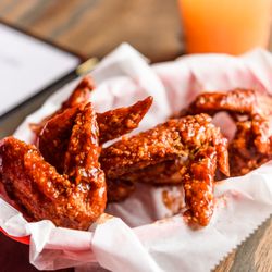 Rookiez Wingz - 4 Piece Whole Wings w/ Hot Sauce