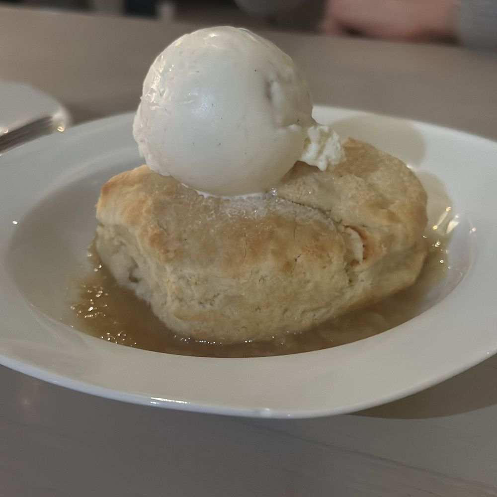Hummingbird Bar & Kitchen - Apple shortcake - New American Near Me - Alexandria, Virginia Hummingbird Bar & Kitchen - Apple shortcake - New American Near Me - Alexandria, Virginia