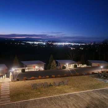 The Iris Inn - Hotels Near Me - Waynesboro, Virginia The Iris Inn - Hotels Near Me - Waynesboro, Virginia