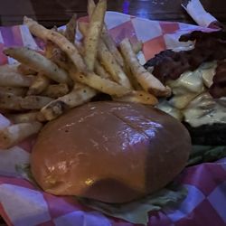 CortiLeno's Pub - Mushroom & Swiss Burger