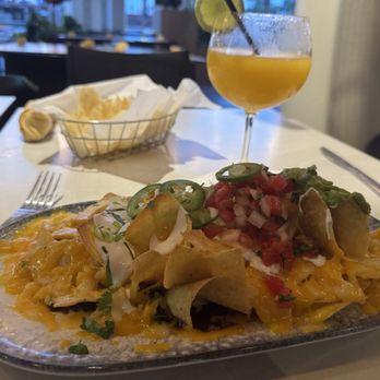 Guapo's Cocina & Bar - Nachos and frozen margarita - Mexican Near Me - Arlington, Virginia