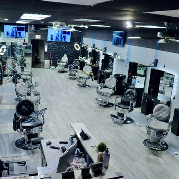 Fredy Master Barber - Vista izquierda - Barbers Near Me - Bradenton, Florida