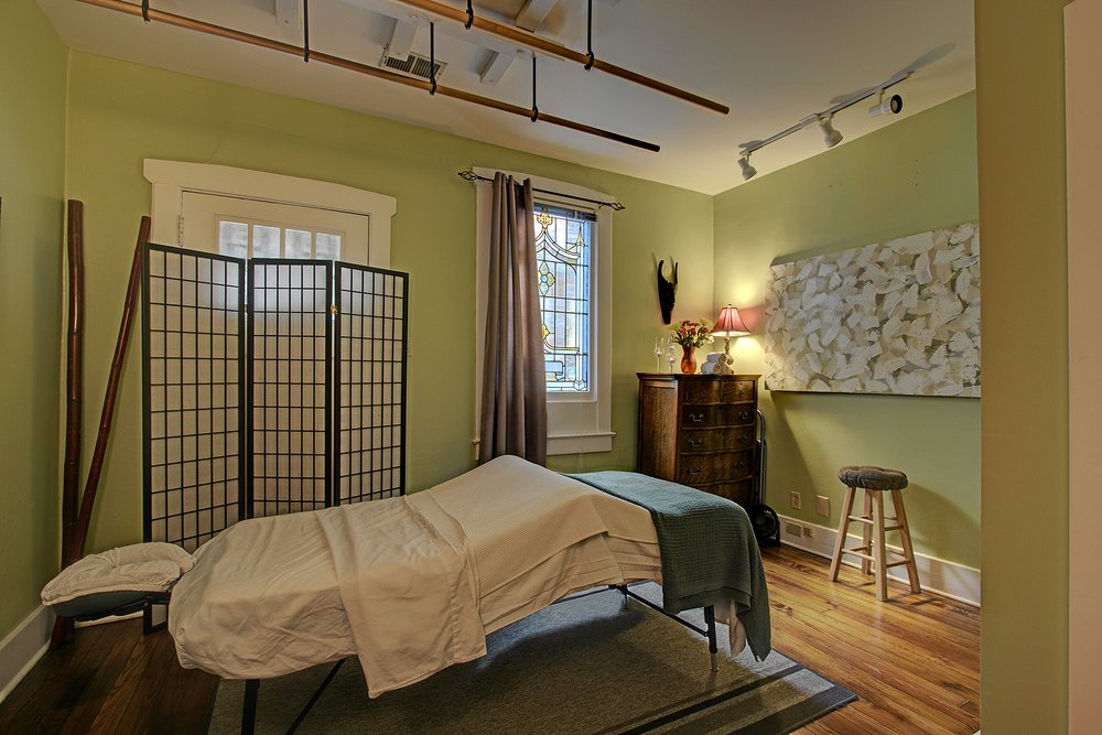 CALMING INFLUENCE Updated June 2024 33 Photos & 31 Reviews 74 N