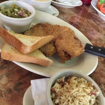 Campfire Grill Texas Kitchen - Fried chicken meal. Green beans and dirty rice. Gravy on the side. - Comfort Food Near Me - Watauga, Texas Campfire Grill Texas Kitchen - Fried chicken meal. Green beans and dirty rice. Gravy on the side. - Comfort Food Near Me - Watauga, Texas