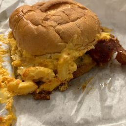 SCORCHIN' HOT MAC & CHEESE BURGER