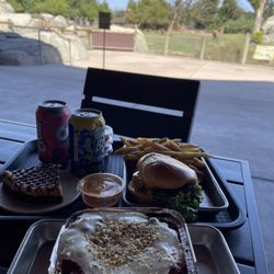 Safari Cafe At Fresno Chaffee Zoo - Lunch and view