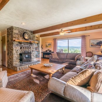 The Cabins at Lazy Acres - Big family living room - Vacation Rentals Near Me - Lexington, Virginia The Cabins at Lazy Acres - Big family living room - Vacation Rentals Near Me - Lexington, Virginia