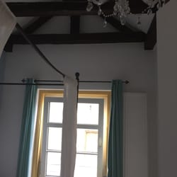 Old Kings Hostel - Window overlooks street.