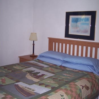 Olson's Cabins - queen bed in bedroom - Vacation Rentals Near Me - Forks, Washington