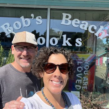 Bob's Beach Books - This is the front of this awesome bookstore - Bookstores Near Me - Lincoln City, Oregon